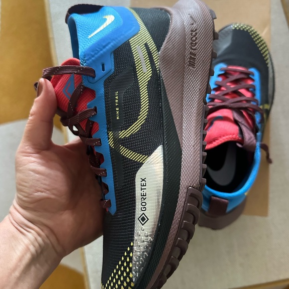 Nike Pegasus Trail 4 Gore-Tex size 6.5 worn once - Picture 3 of 7
